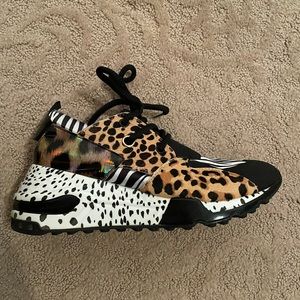 Animal print Steve Madden tennis shoes. Has a tiny platform to the sneaker